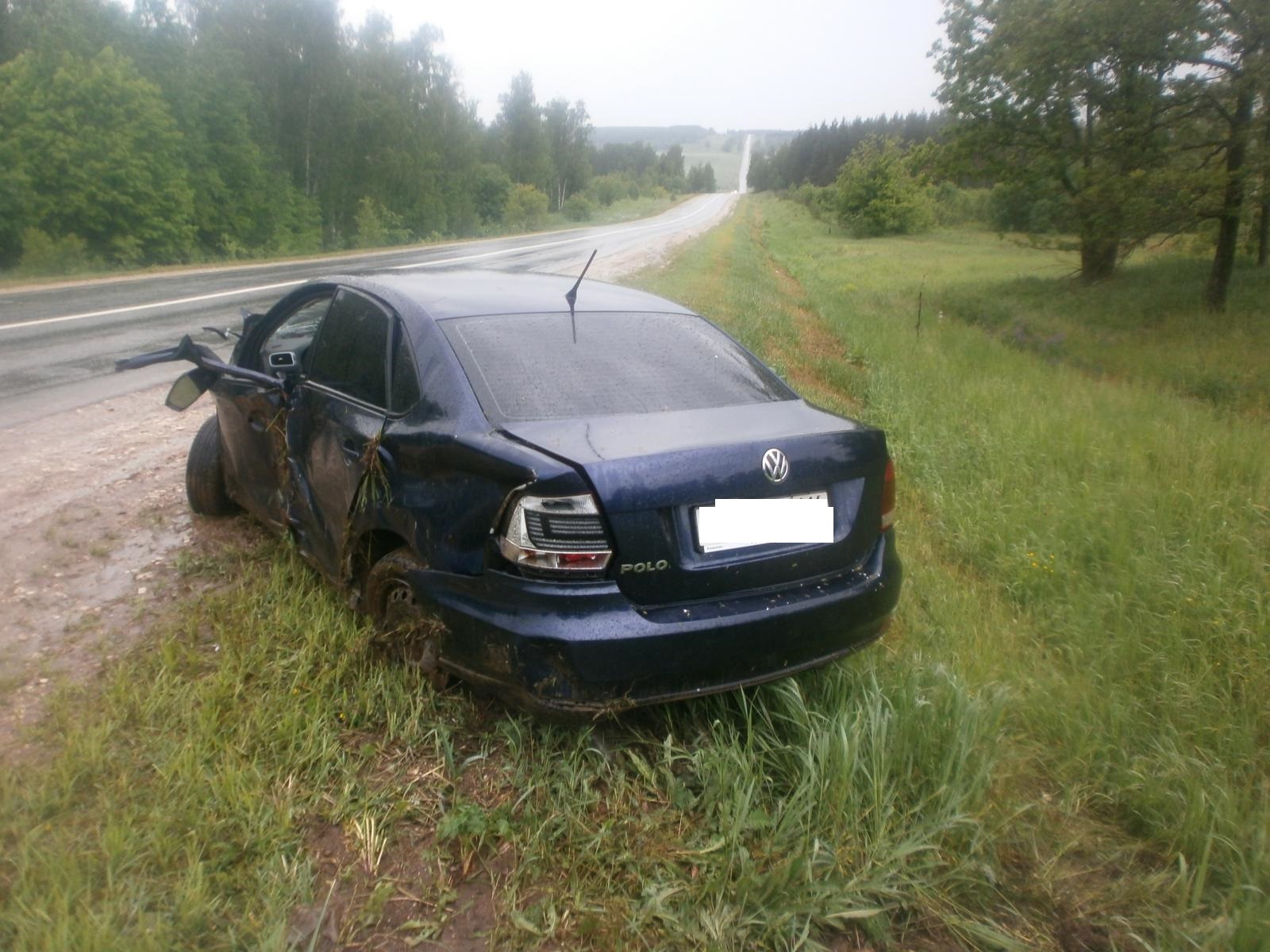 В Альметьевском районе перевернулась иномарка, водитель погиб