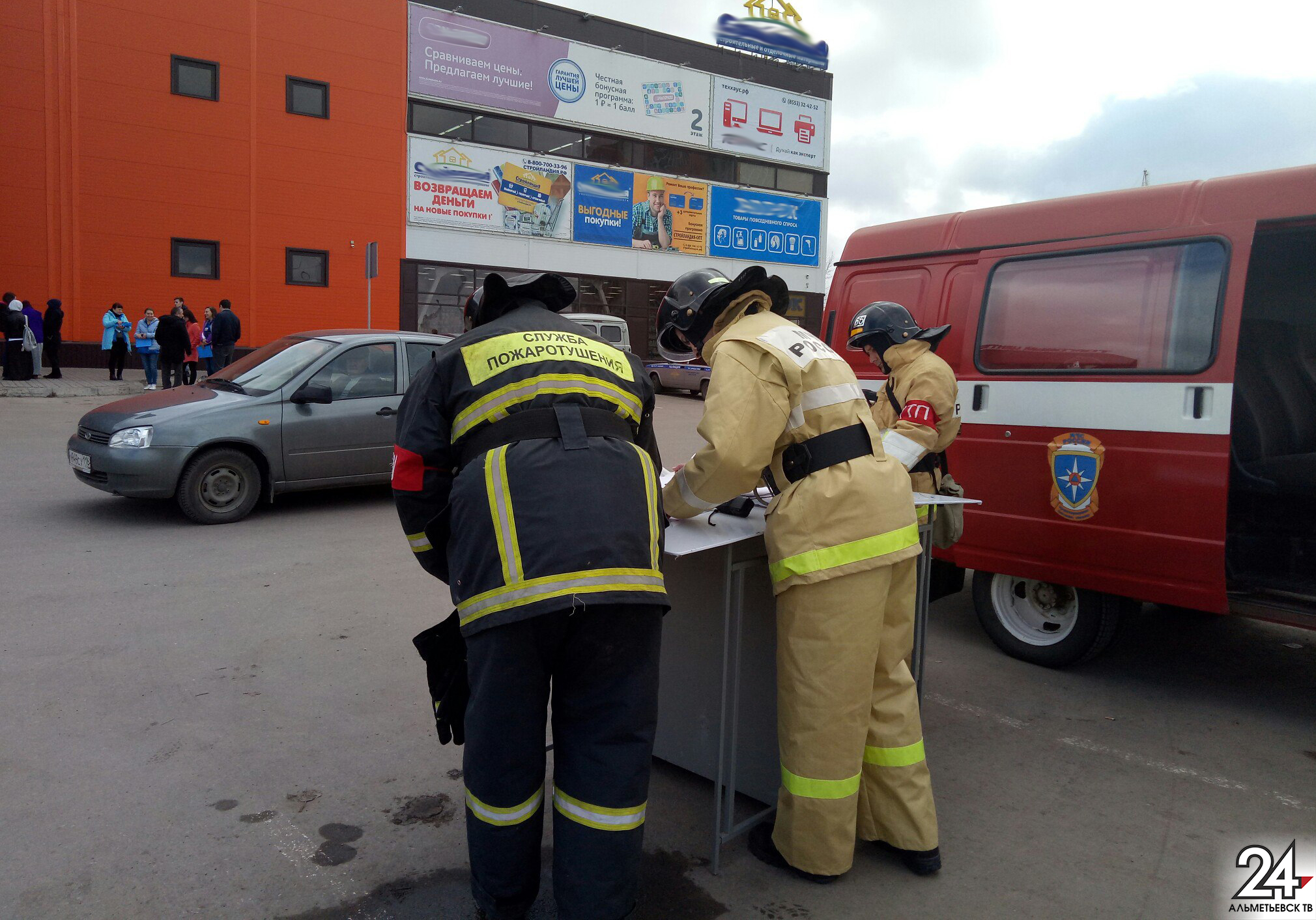 В торговом центре Альметьевска прошли пожарные учения