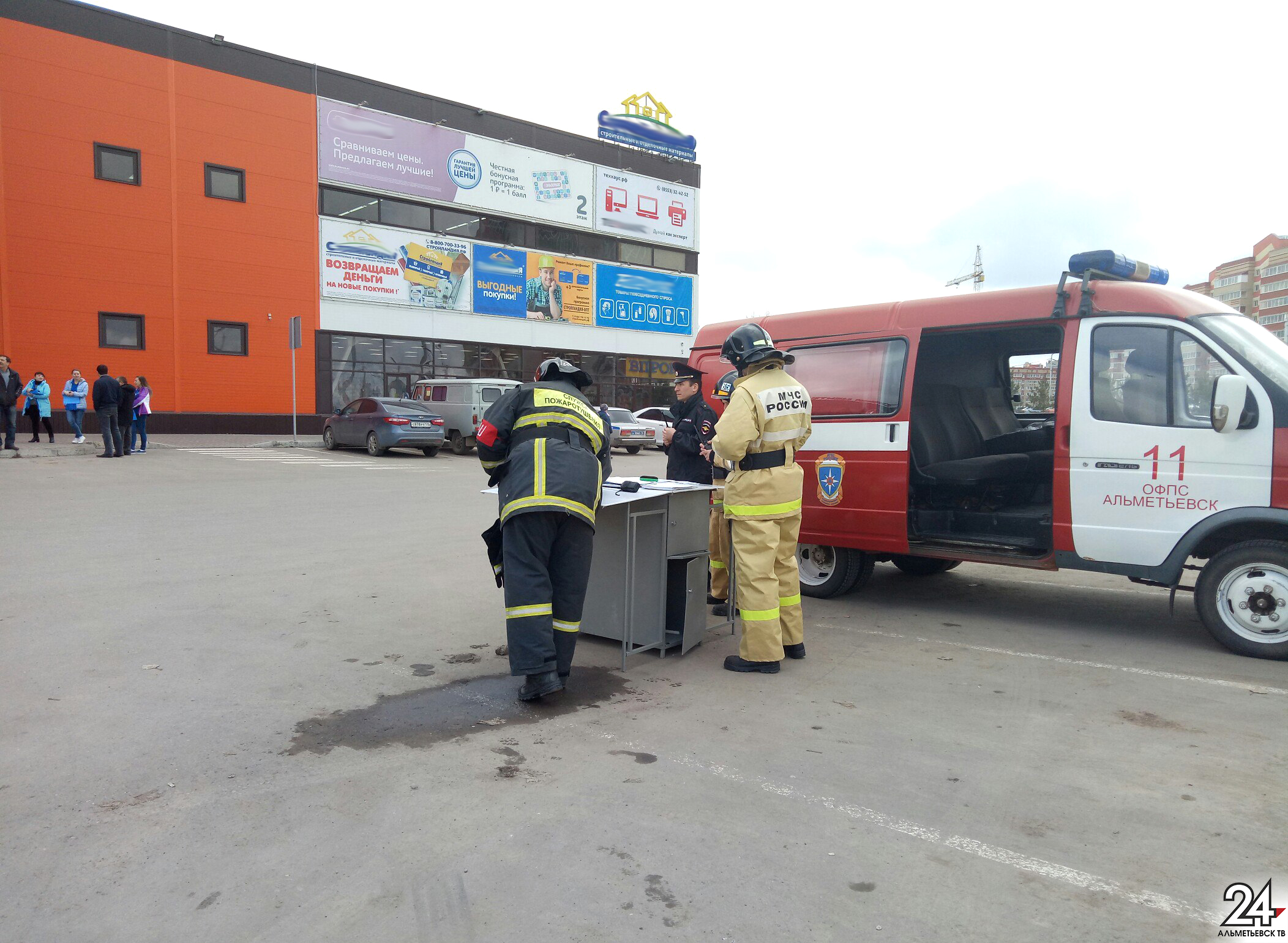 В торговом центре Альметьевска прошли пожарные учения