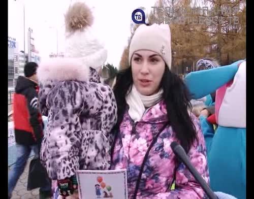 В Альметьевске дети дарили жителям подарки за знание правил дорожного движения