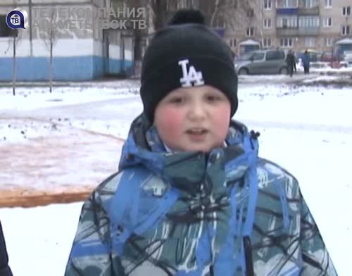 Отсутствие снега не помешало альметьевским школьникам устроить настоящие зимние забавы
