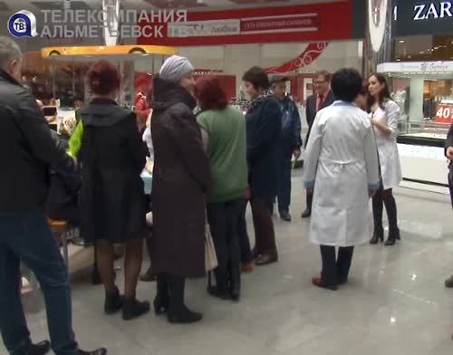 Альметьевские медики снова провели акцию в крупном торговом центре