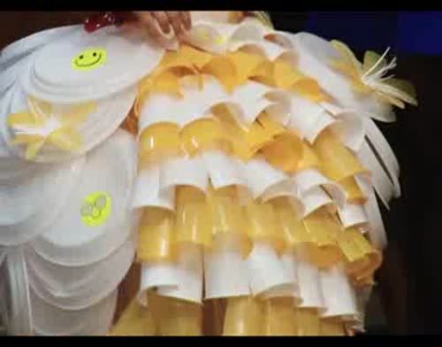 Дошкольники Альметьевска продемонстрировали светоотражающие костюмы из бросового материала