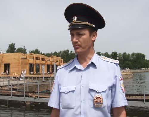Полицейские патрулируют территорию городского озера в Альметьевске
