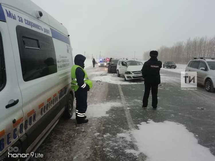 Авария с участием трех автомобилей произошла недалеко от Набережных Челнов