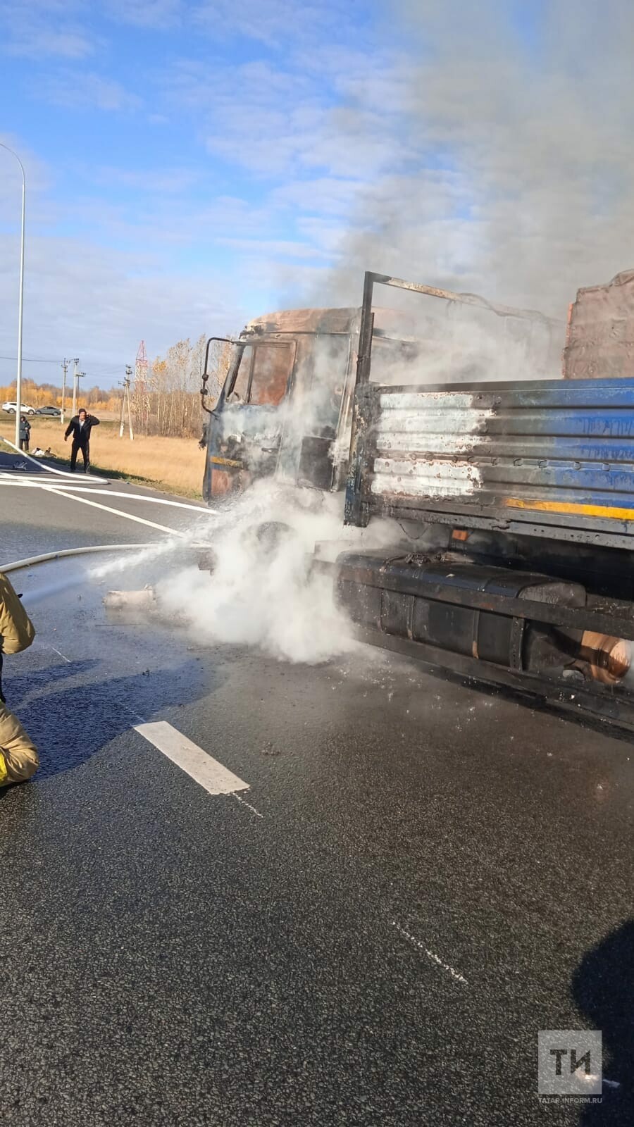В Татарстане на трассе М7 загорелся «КАМАЗ», груженный кирпичом