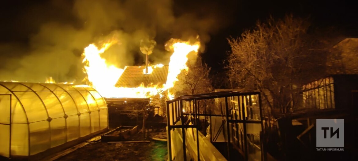 В Татарстане на пожаре в садовом доме погибла 78-летняя женщина