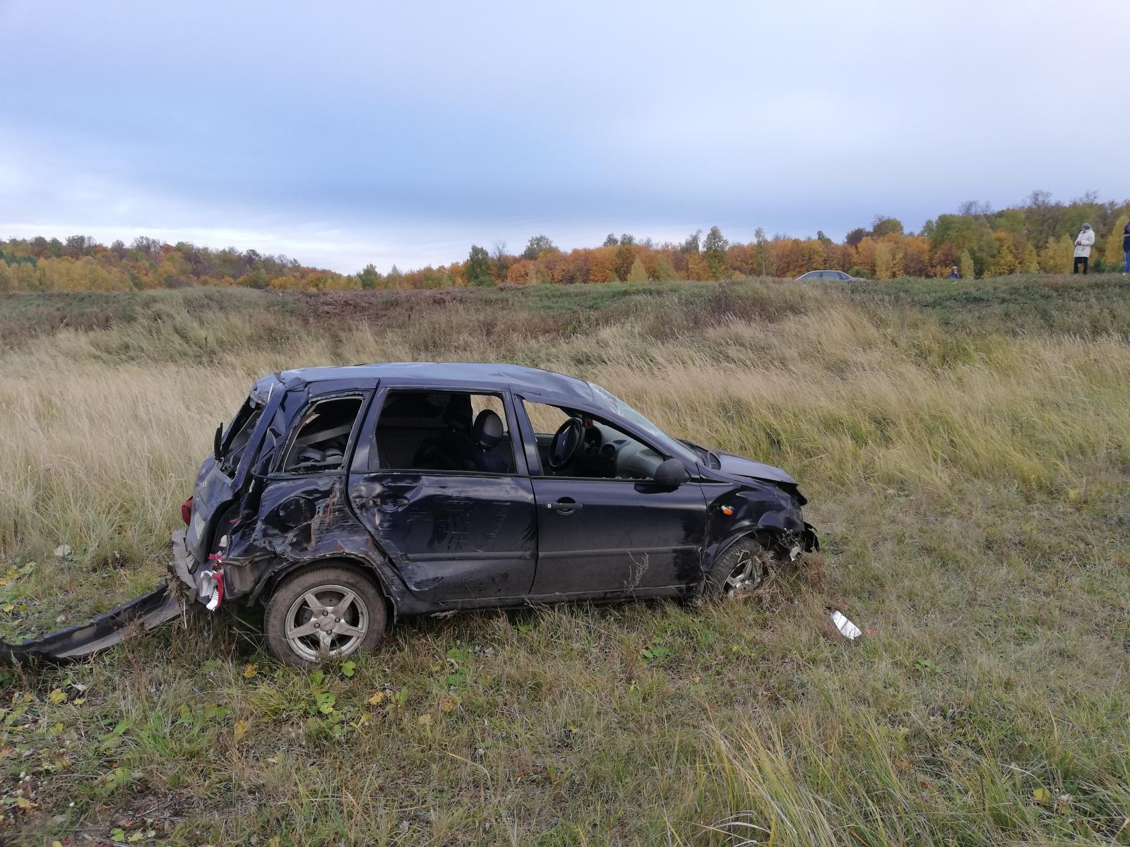 Автомобиль с пассажирами опрокинулся в кювет в Альметьевском районе