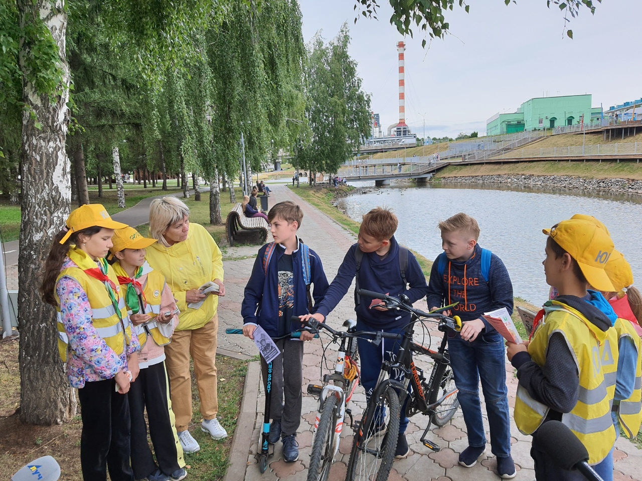 В Альметьевске детям напомнили правила дорожного движения