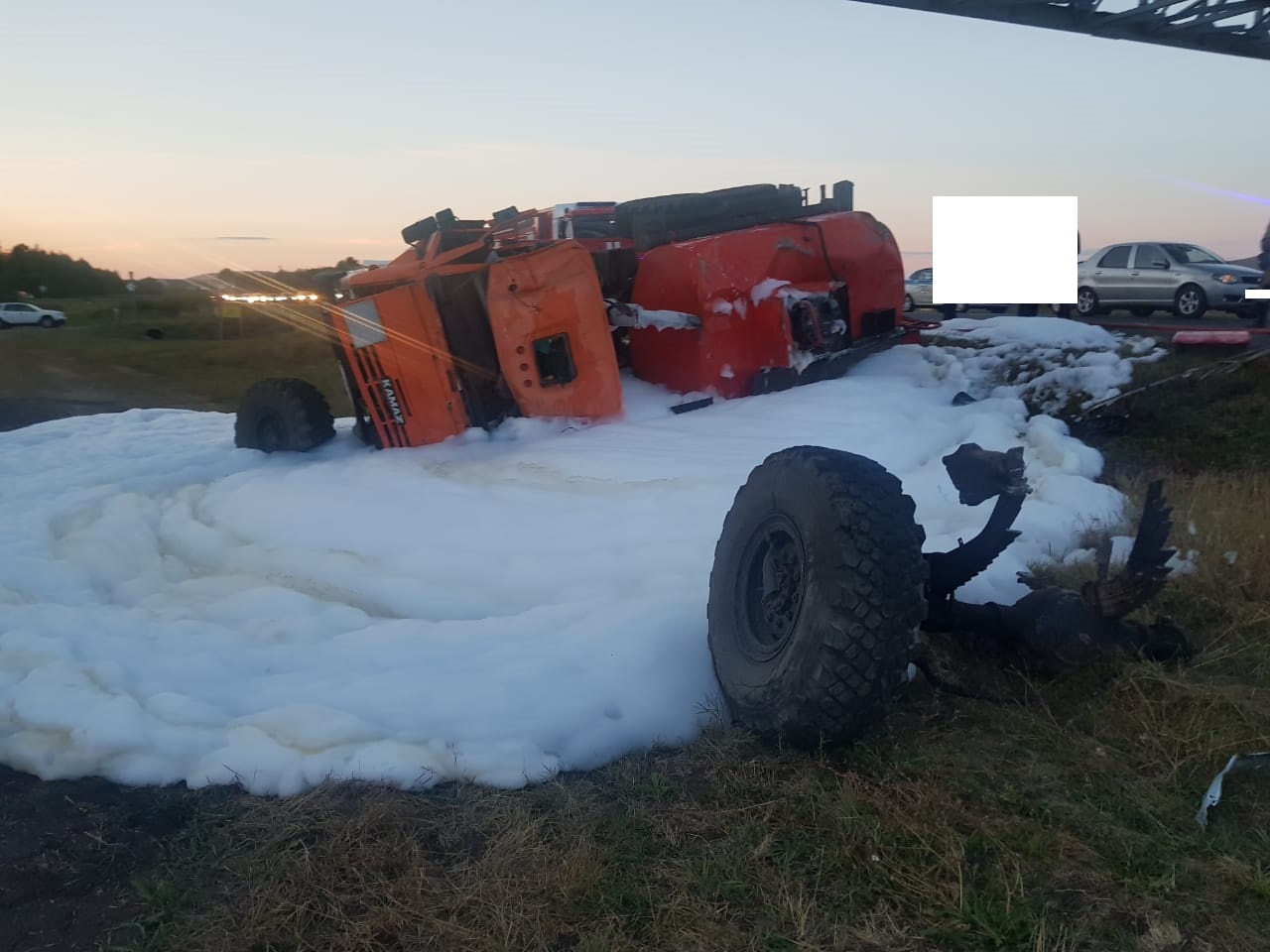 В Альметьевском районе столкнулись КАМАЗ и два автомобиля, есть пострадавшие