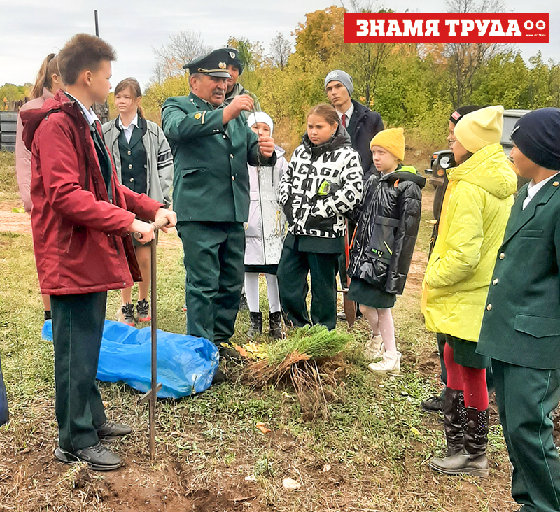 Школьники на природе. Помощь природе. Старомихайловская школа.