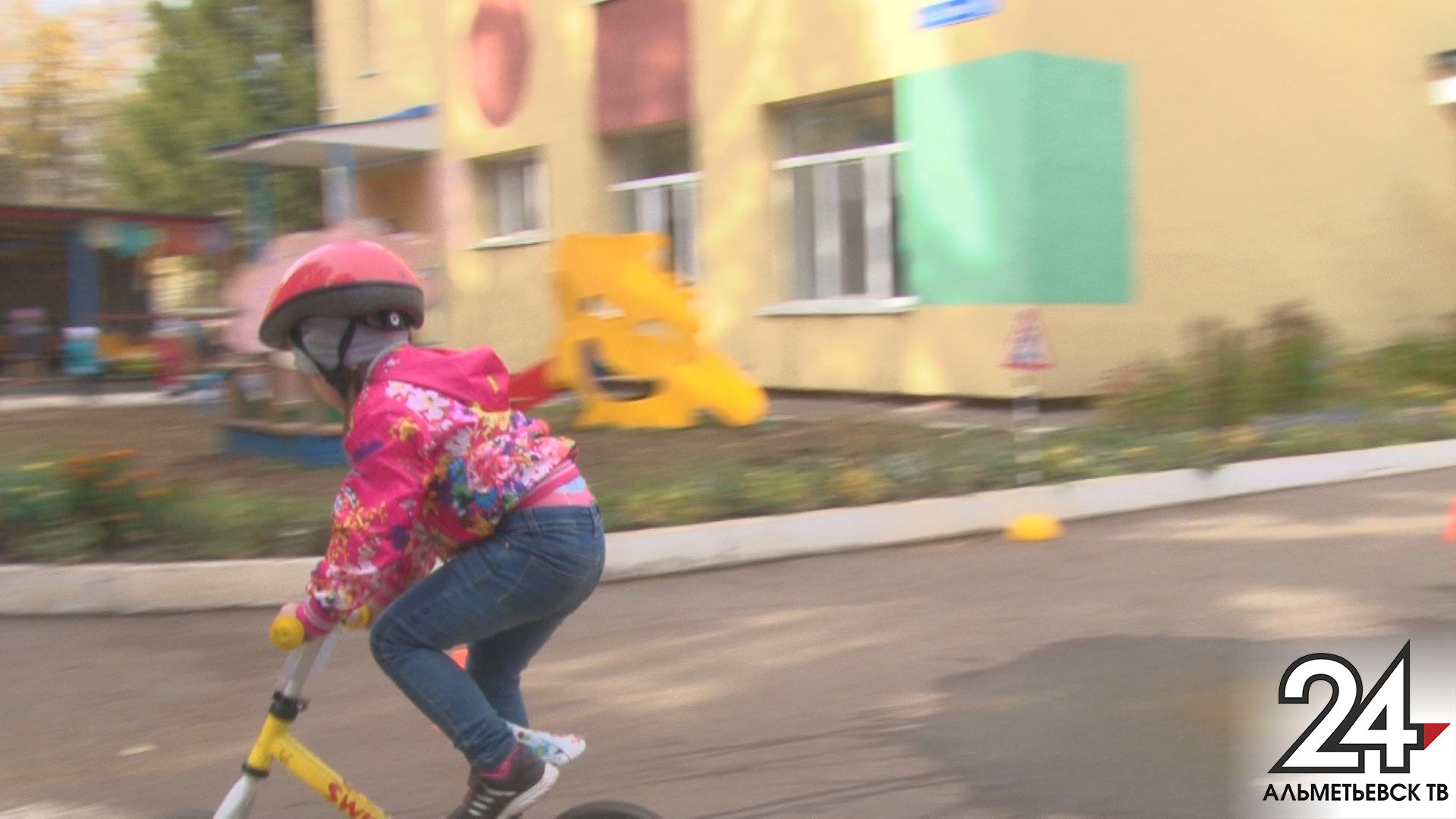 Обкатали подарок: новыми беспедальными велосипедами пополнился парк школы беговела в Альметьевске