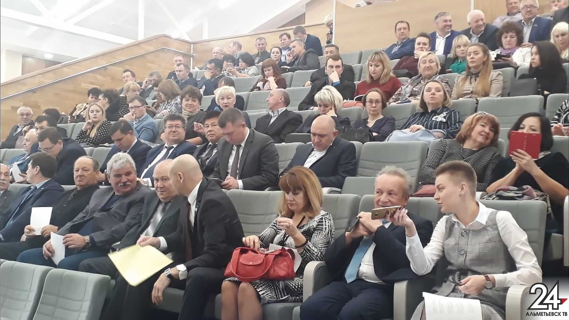 Альметьевск – здесь и сейчас: в технопарке проходит собрание фракции «Единой России»