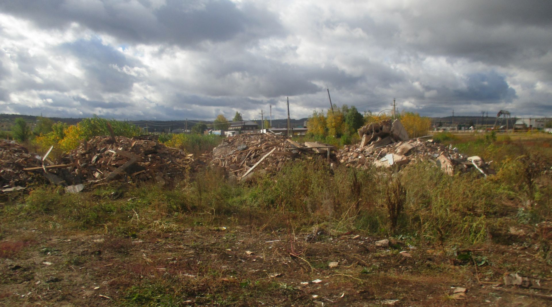 Большая свалка строительного мусора обнаружена за Альметьевском
