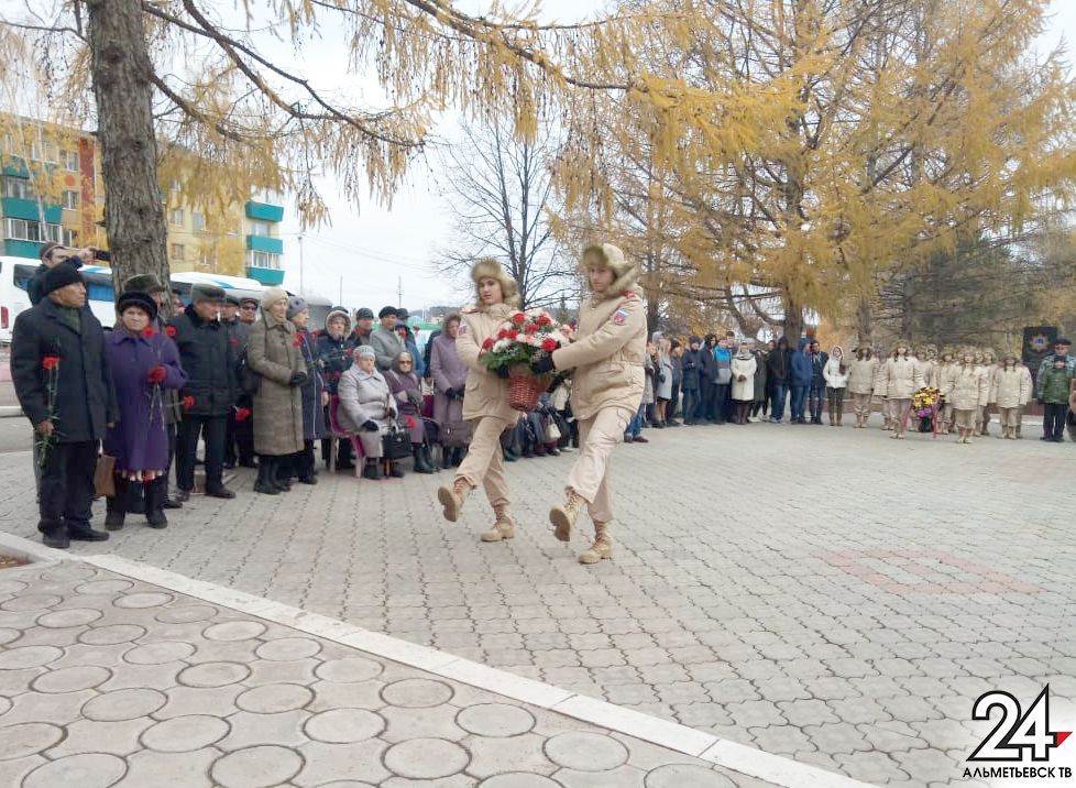 Альметьевск – здесь и сейчас: жители нефтеграда  чтят  память жертв политических репрессий