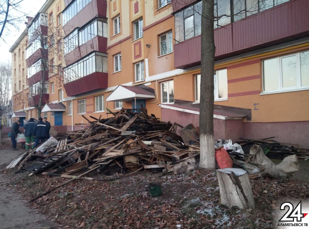 Ночной пожар в Альметьевске заставил жильцов покинуть квартиры
