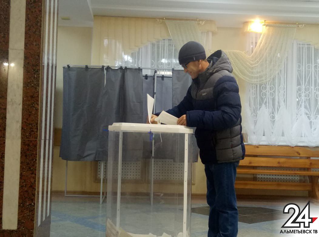Явка хорошая: жители села Абдрахманово Альметьевского района голосуют на референдуме по самообложению