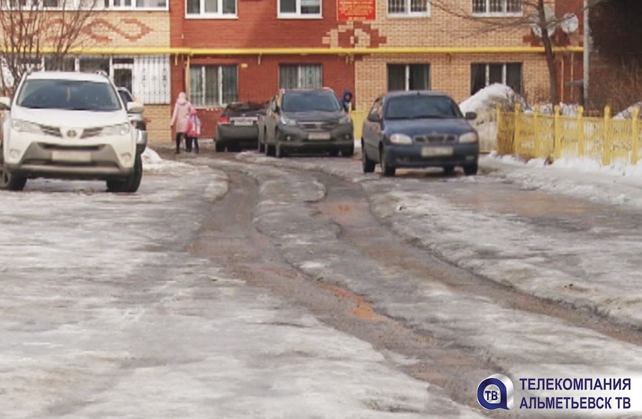 В аварии с фурами на трассе в Татарстане пострадали 9 человек