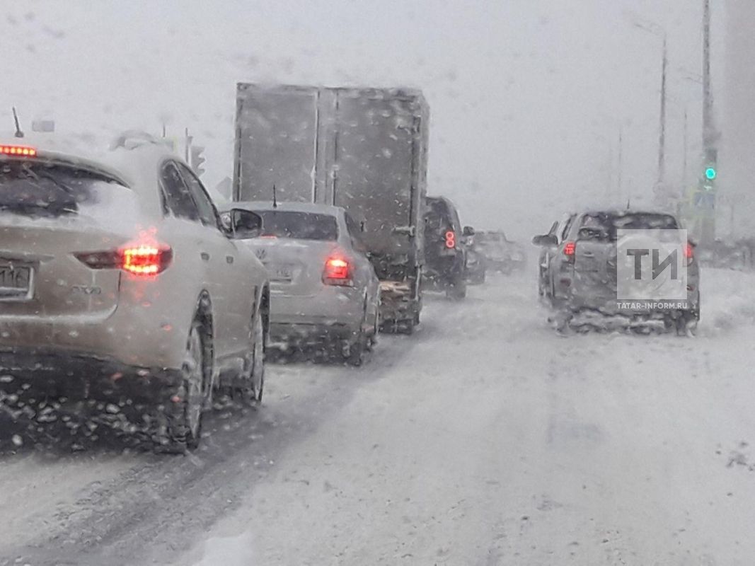 ГИБДД Татарстана просит водителей соблюдать осторожность на дорогах в надвигающуюся непогоду