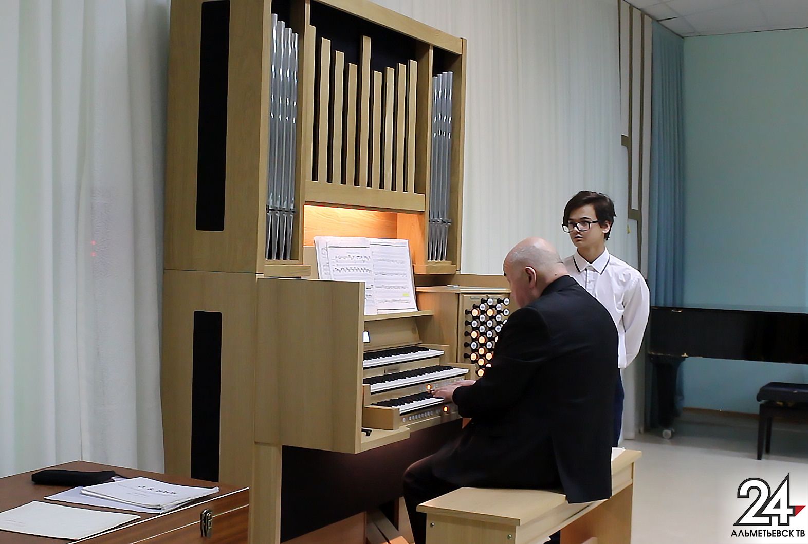 Музыкантам в Альметьевске подарили орган