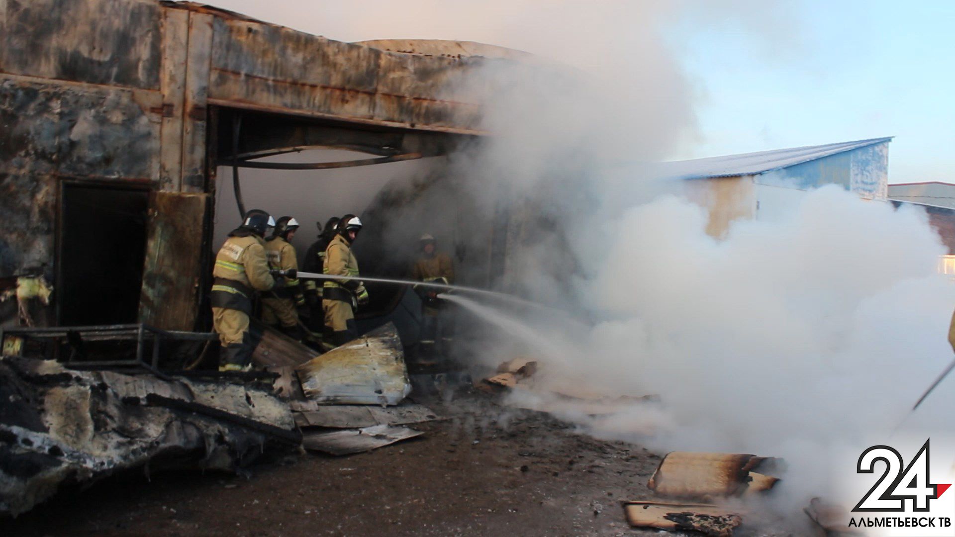 Новые подробности крупного пожара в Альметьевске: установлен собственник сгоревшего цеха