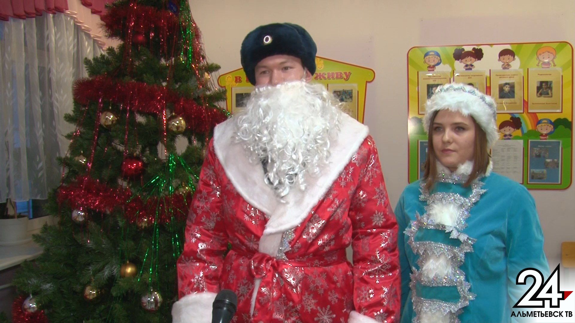 Что подарили детям люди в погонах: полицейские в Альметьевске стали Дедами Морозами