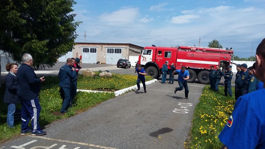 В Альметьевске соревнуются водители пожарных автомобилей