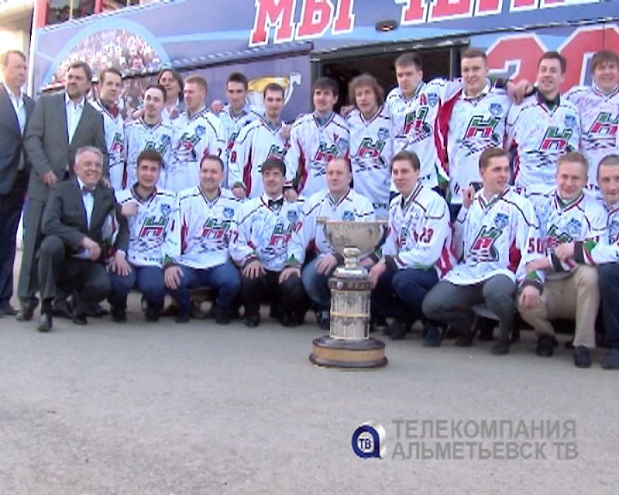 В Альметьевске чествовали команду «Нефтяник» – чемпиона Высшей хоккейной лиги
