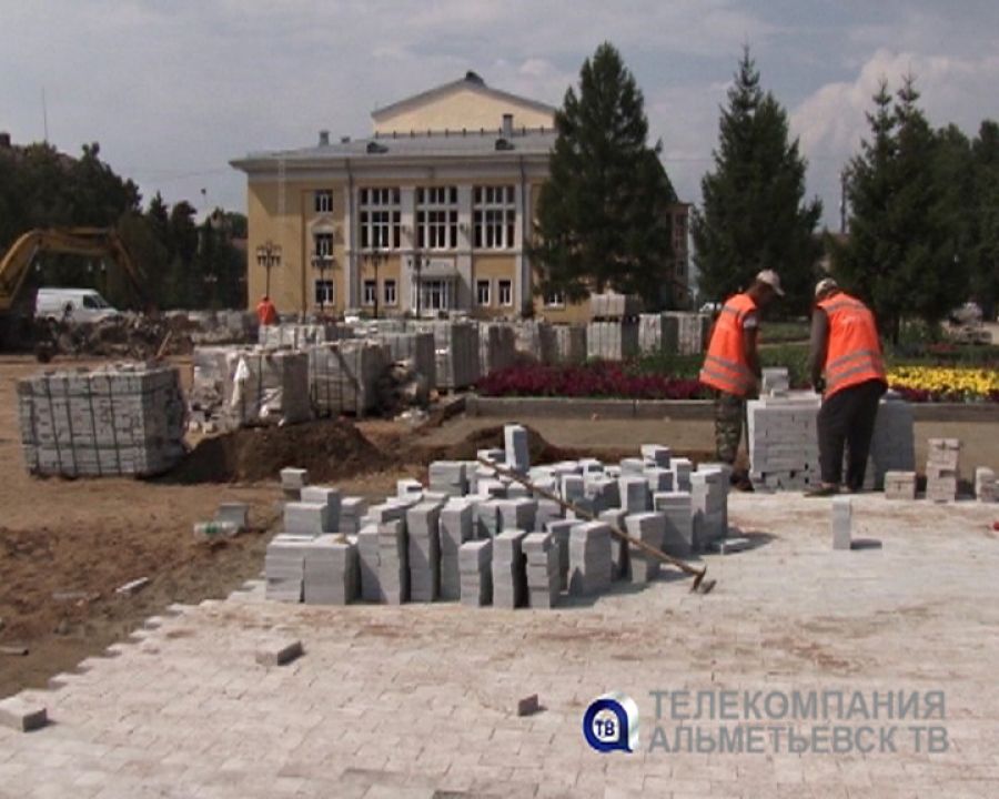 В Альметьевске реконструируются сквер за драмтеатром и Дворец спорта
