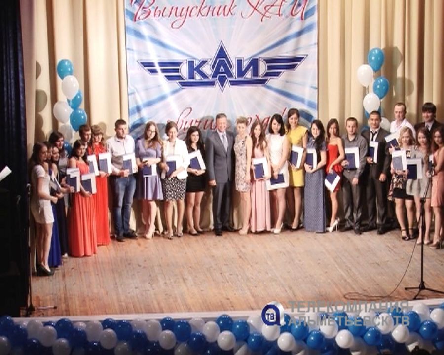 Выпускникам Альметьевского филиала КНИТУ-КАИ вручили дипломы