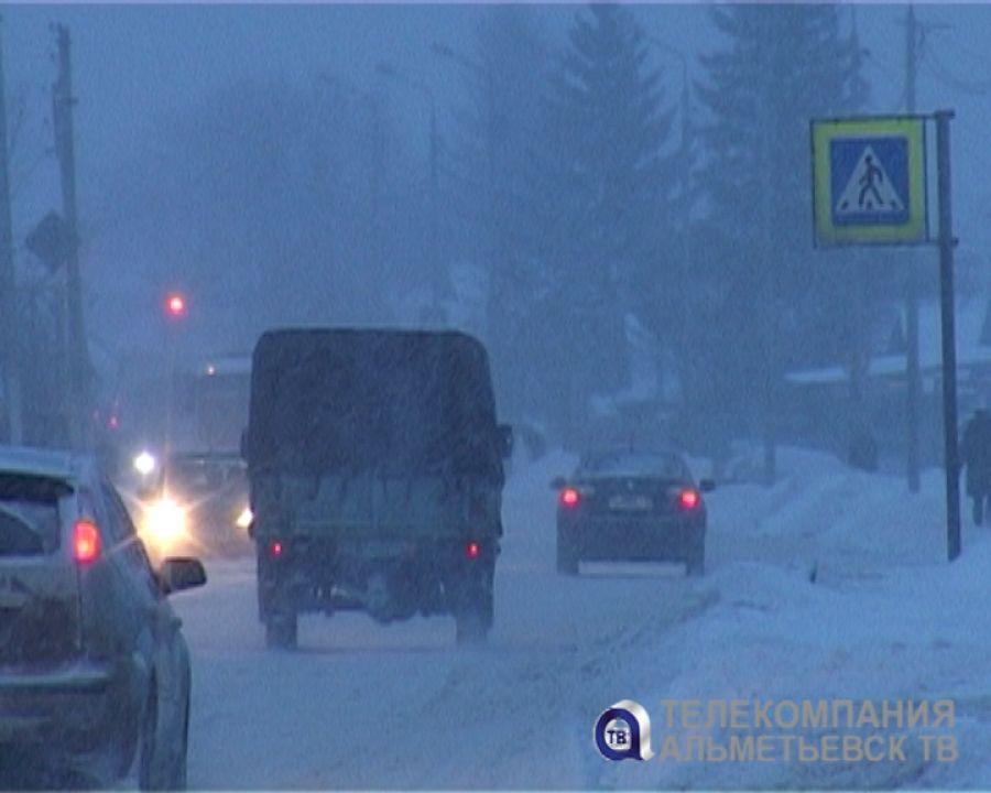 На дорогах Татарстана сохраняются снежные заносы