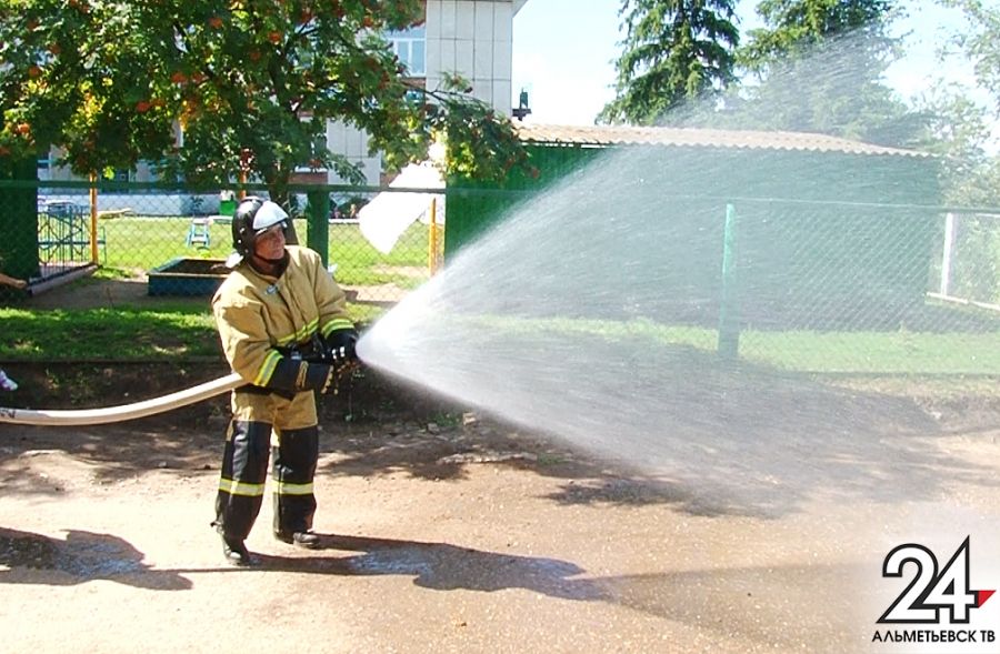 На пожаре в Татарстане сильно обгорел мужчина