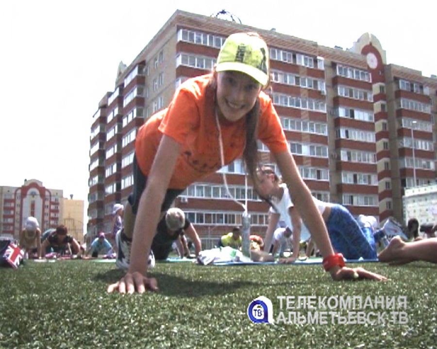 Тренировка по пилатесу и кроссфиту прошла в Альметьевске в рамках проекта «Зеленый фитнес»