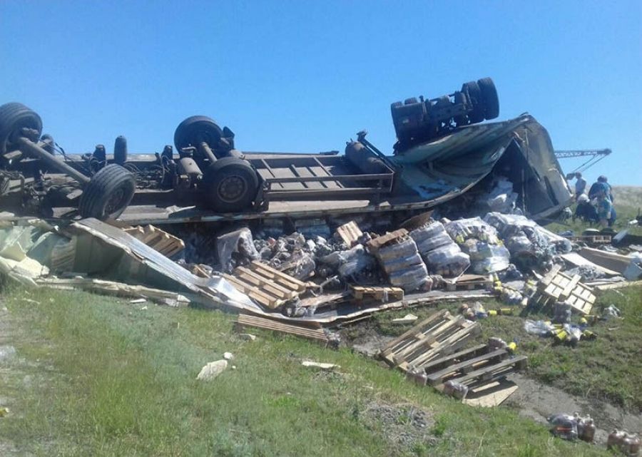 Мародеры растащили пиво из грузовика погибшего татарстанского дальнобойщика 
