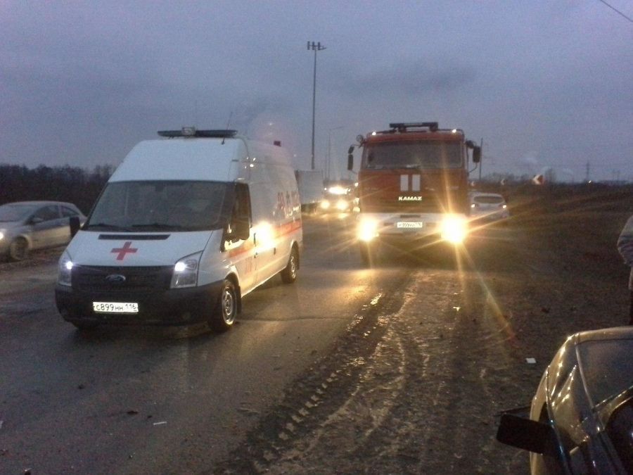 Появились фото страшной аварии, случившейся недалеко от Альметьевска