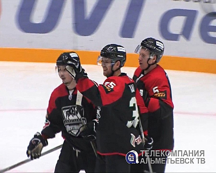 Хоккеисты «Нефтяника» сыграют с командой «Молот-Прикамье» в Альметьевске