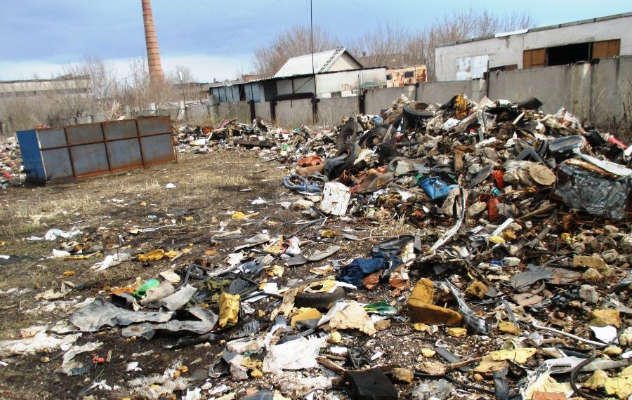 Экологи с воздуха обнаружили свалку шин и металлолома в Альметьевске