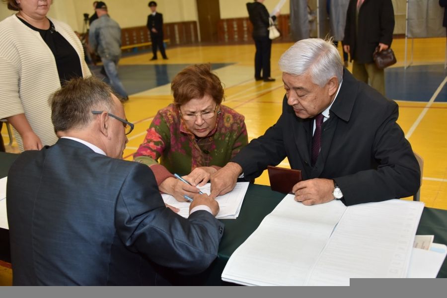 Фарид Мухаметшин вместе с супругой принял участие в голосовании