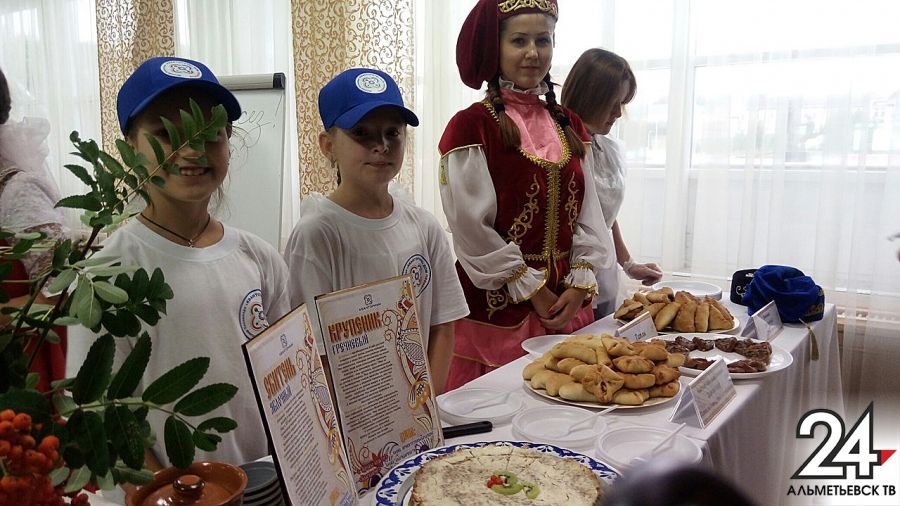 Альметьевск - здесь и сейчас: в ДК "Нефтьче" проходит этнокультурная выставка