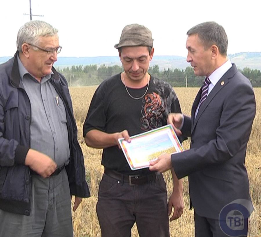 Благодарность главы получили лучшие комбайнеры Альметьевского района