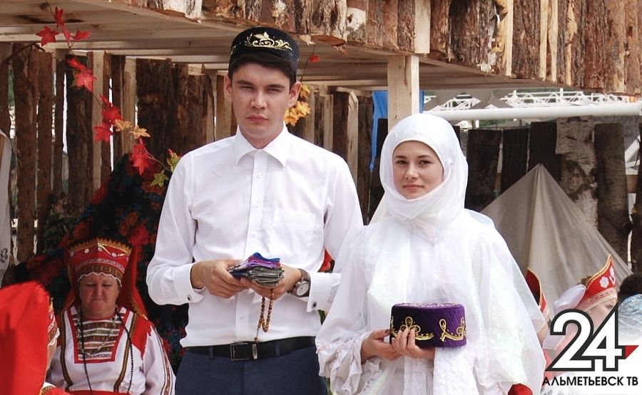 На Сабантуе в Альметьевске прошли четыре свадьбы