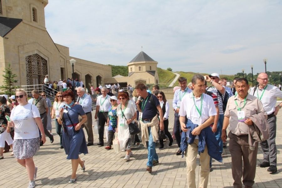 Делегаты VI съезда Всемирного конгресса татар посетили Болгар