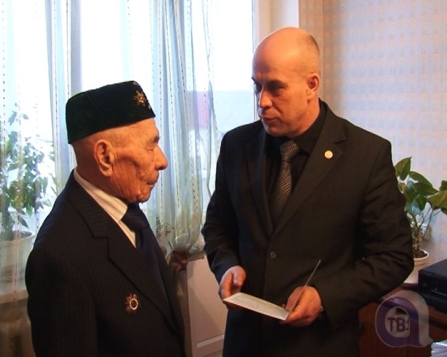 В Альметьевске ветерана войны Мидхата Залеева поздравили с днем рождения
