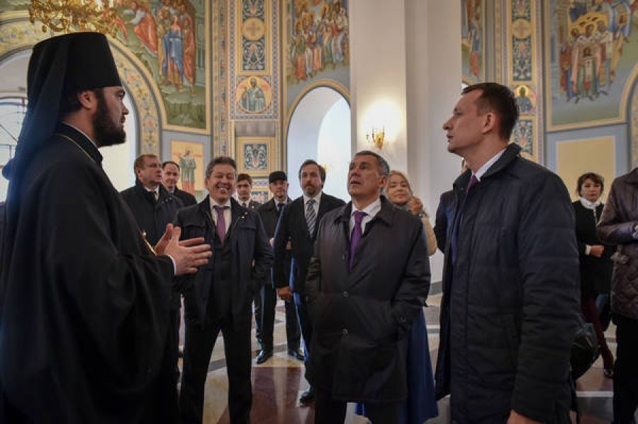 Рустам Минниханов пообещал помочь завершить роспись Казанского кафедрального собора в Альметьевске