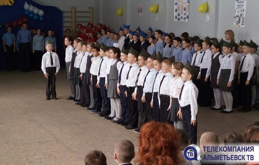 Альметьевск – здесь и сейчас: в Лесно-Калейкинской школе проходит смотр строя и песни