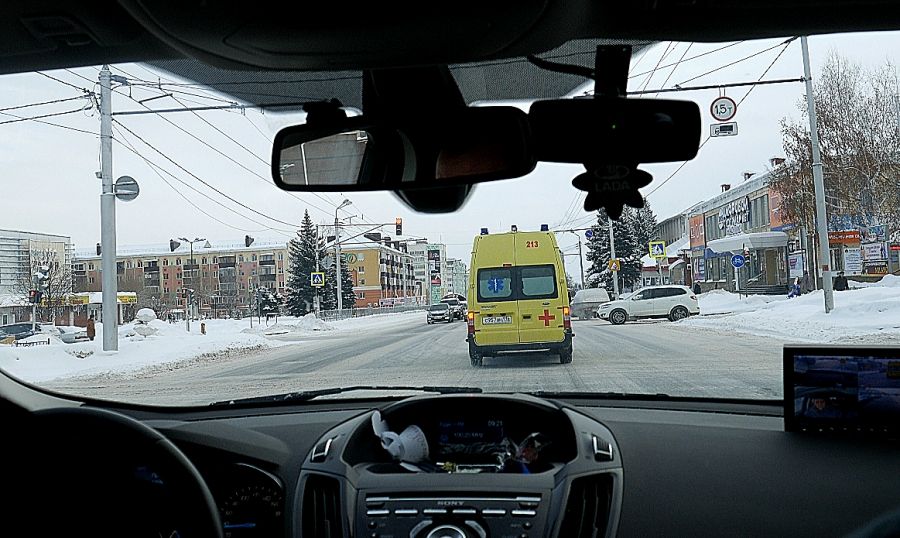 Альметьевск - здесь и сейчас: уступают ли водители дорогу машинам скорой помощи