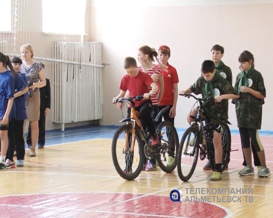 Юные велосипедисты Альметьевска изучают правила дорожного движения