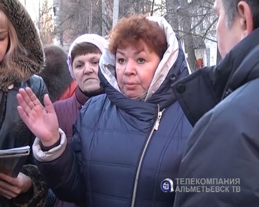 С жильцами аварийных домов в Альметьевске встречается руководство района