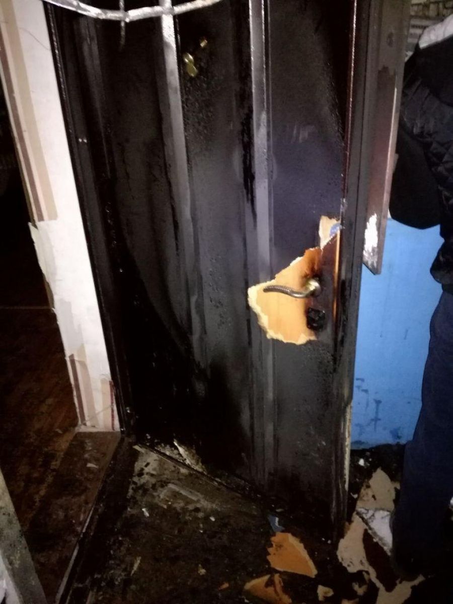 В Альметьевске пожарные спасли из задымленной квартиры двух женщин и ребенка