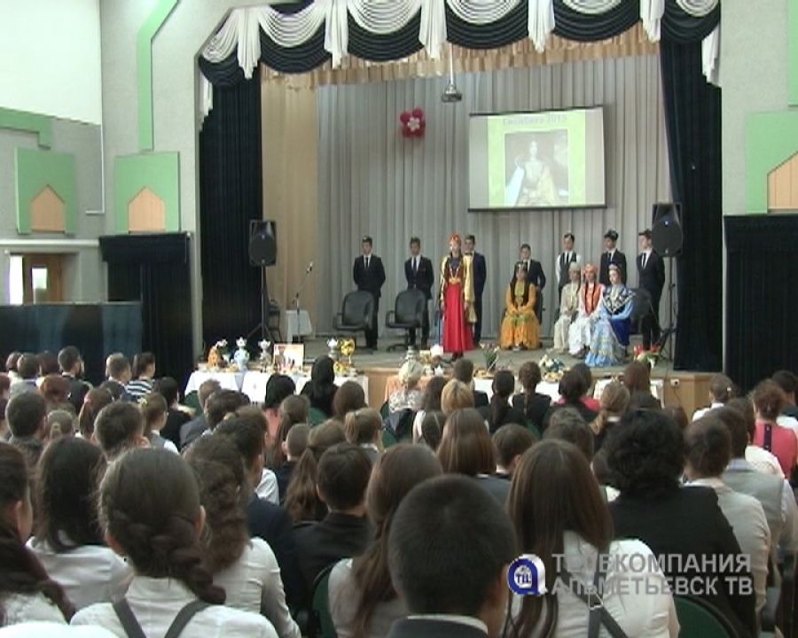 Альметьевские красавицы приняли участие в конкурсе «Сююмбике-2015»